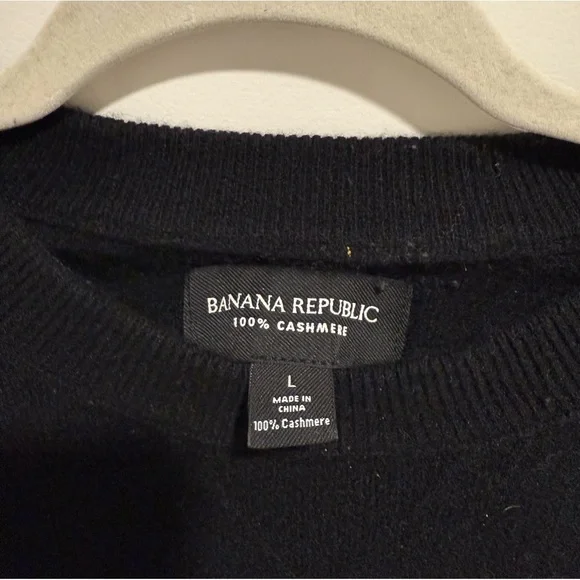 Banana Republic Black 100% Cashmere Sweater - Picture 2 of 5